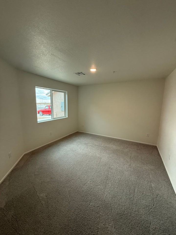 7136 E 39th St - Photo 5 of 20
