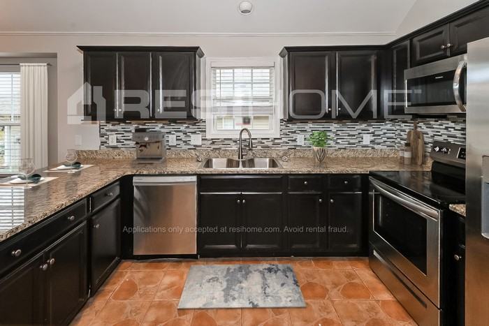 289 Village Dr - Photo 4 of 20