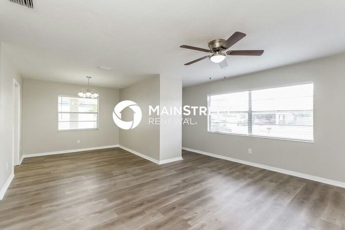 7113 N 50th St - Photo 3 of 15