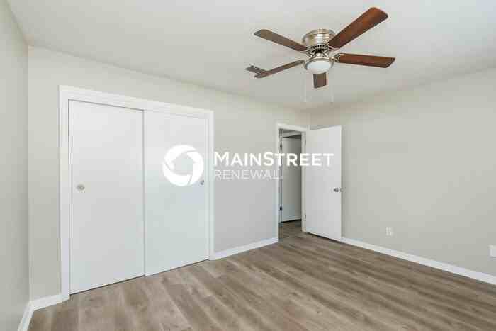7113 N 50th St - Photo 7 of 15