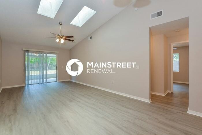 3028 Winchester Dr - Photo 4 of 16