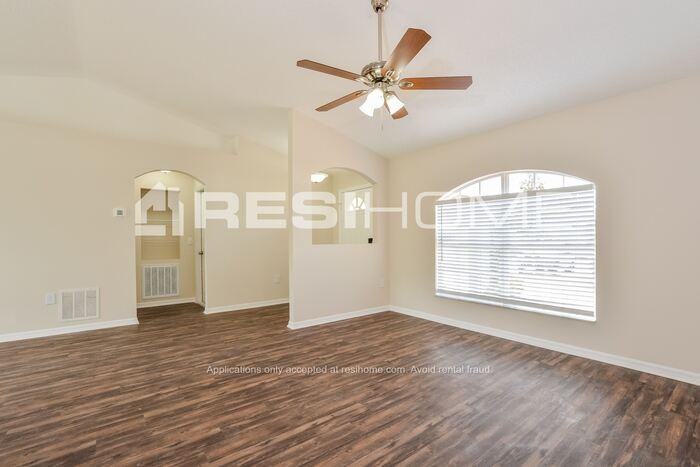 2924 Norwick St - Photo 5 of 22