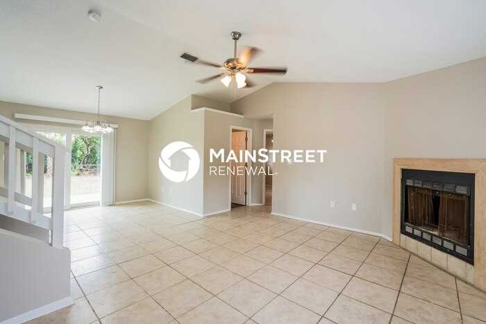 1043 Cazenovia St - Photo 4 of 17