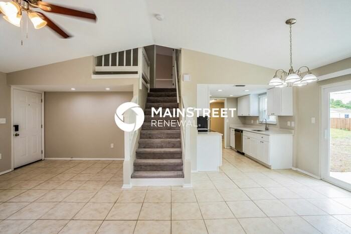 1043 Cazenovia St - Photo 5 of 17