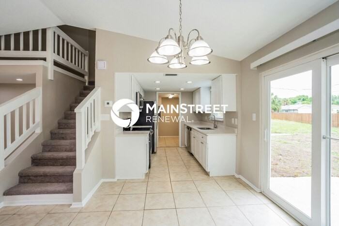 1043 Cazenovia St - Photo 7 of 17