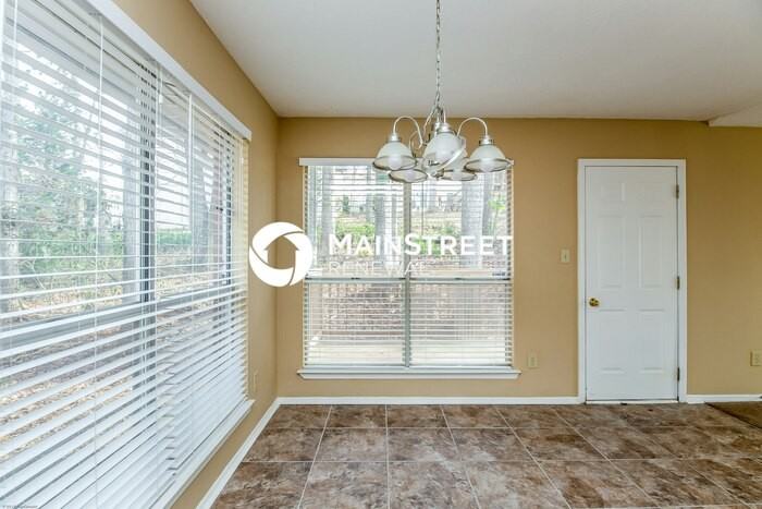 606 Woodstone Rd - Photo 4 of 15