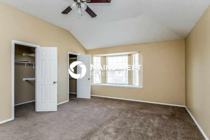 606 Woodstone Rd - Photo 7 of 15
