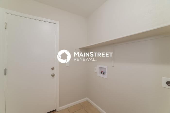 9017 W Cambridge Ave - Photo 3 of 16