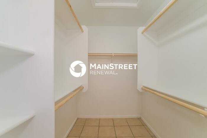 9017 W Cambridge Ave - Photo 7 of 16
