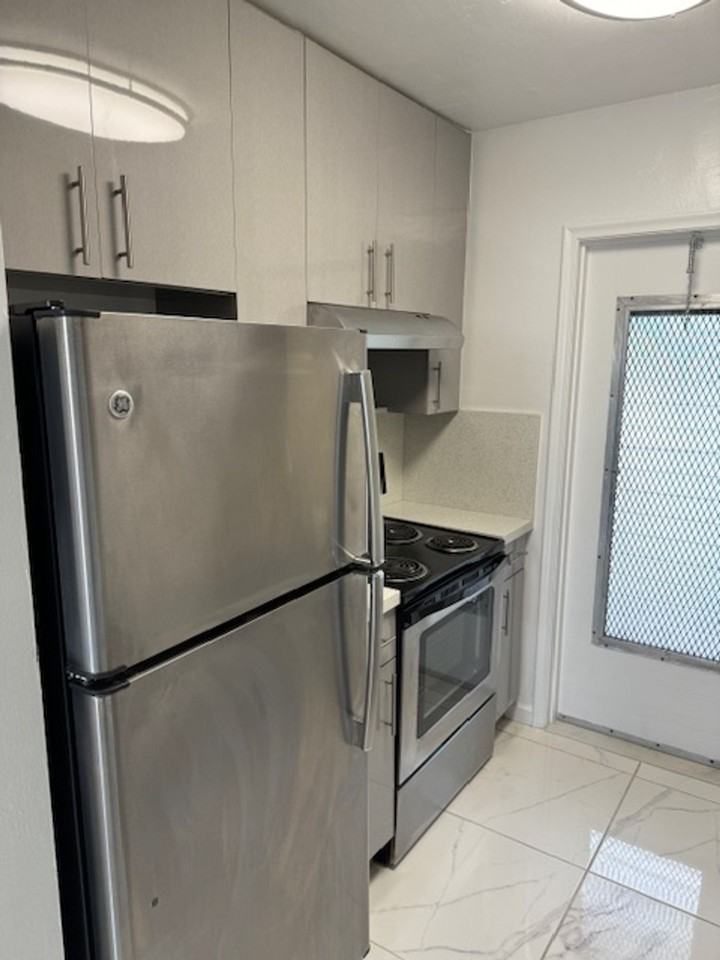 301 S Crescent Dr Hollywood, FL 33021 - Photo 3 of 5