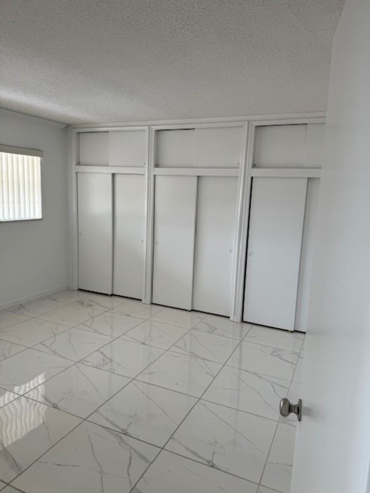 301 S Crescent Dr Hollywood, FL 33021 - Photo 4 of 5