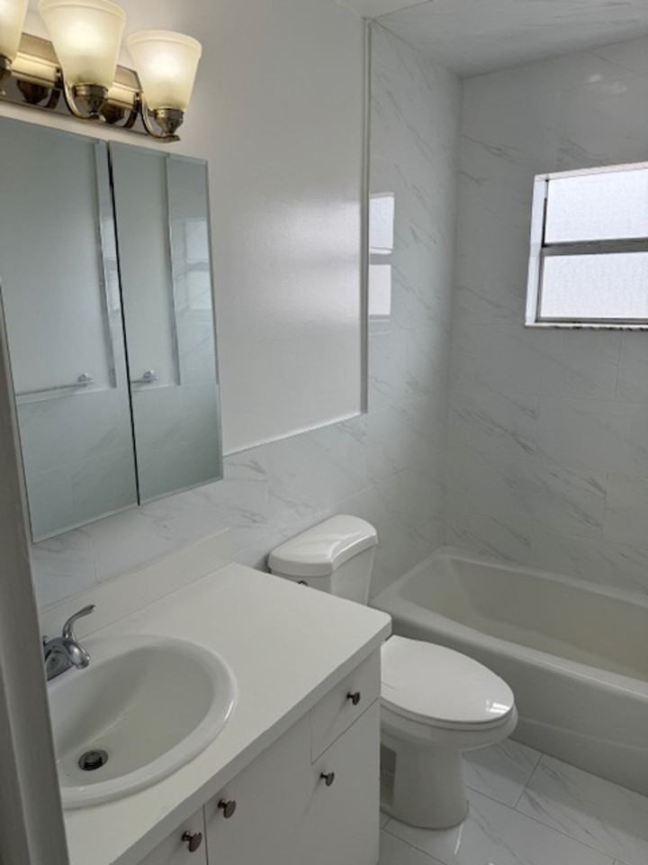 301 S Crescent Dr Hollywood, FL 33021 - Photo 5 of 5