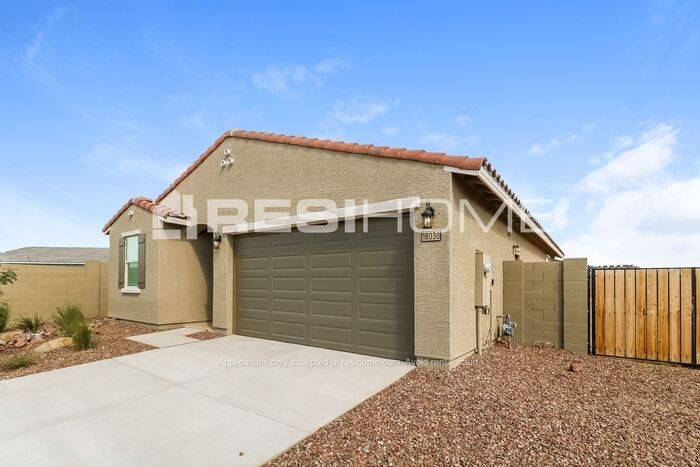 18030 W Pierson St - Photo 2 of 17