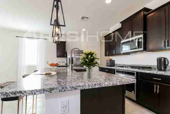 18030 W Pierson St - Photo 3 of 17