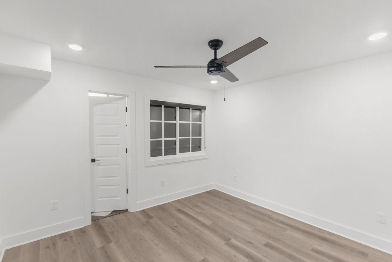 Riviera Apartments - Photo 4 of 6