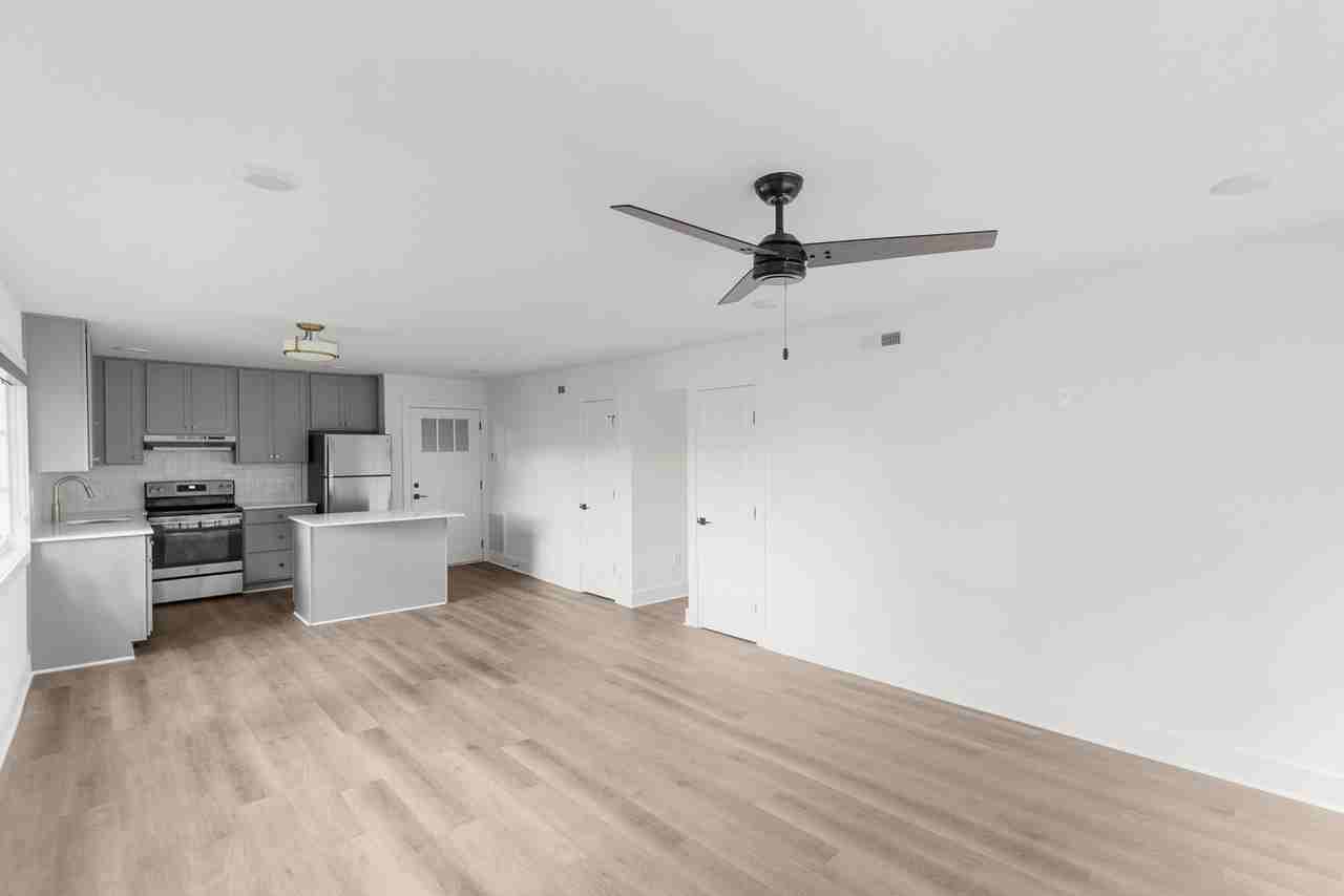 Riviera Apartments - Photo 6 of 6