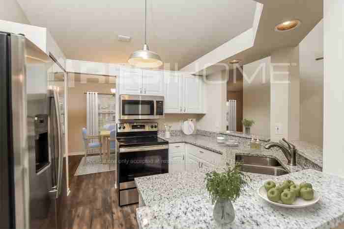 1837 Cleveland St Ne - Photo 2 of 16