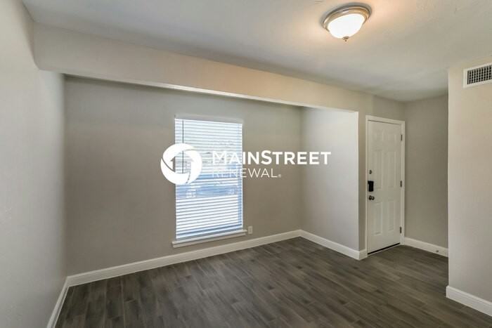 1111 Glenn Dr - Photo 3 of 16