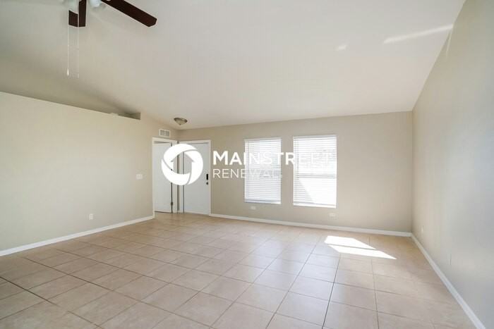 221 Nw 25th St - Photo 2 of 16