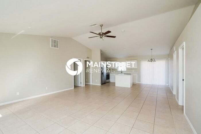221 Nw 25th St - Photo 4 of 16