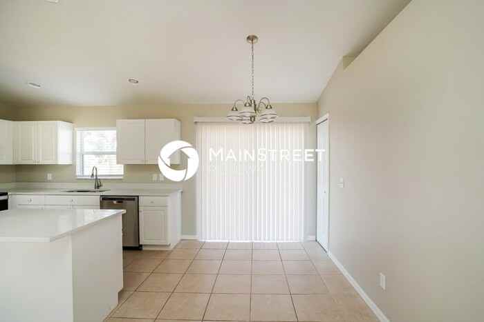 221 Nw 25th St - Photo 5 of 16