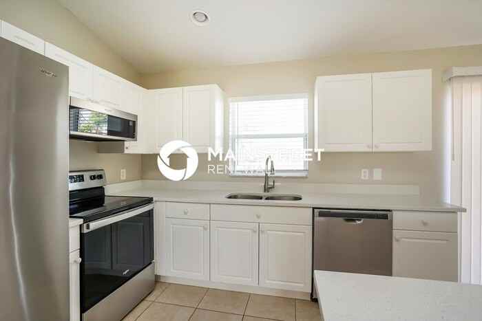 221 Nw 25th St - Photo 6 of 16