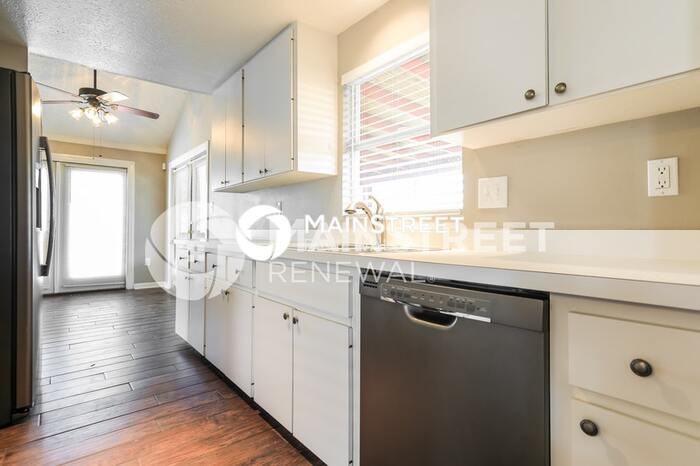 5150 Moeller Ave - Photo 5 of 17