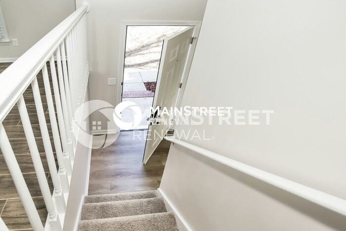 2 Chaucer Ct - Photo 5 of 17