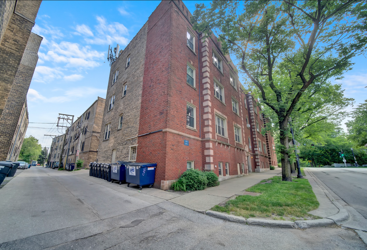 1024 Noyes St. - Photo 4 of 27