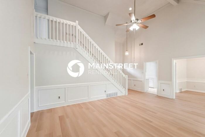 301 Locust Grove Dr - Photo 4 of 17