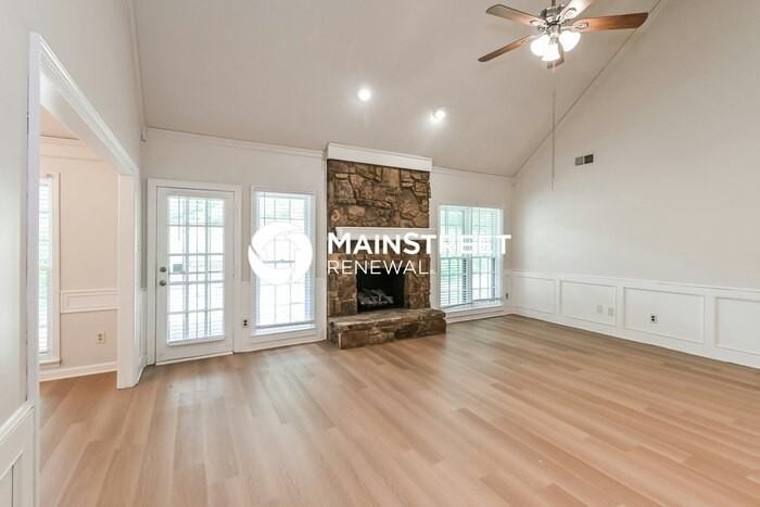 301 Locust Grove Dr - Photo 5 of 17