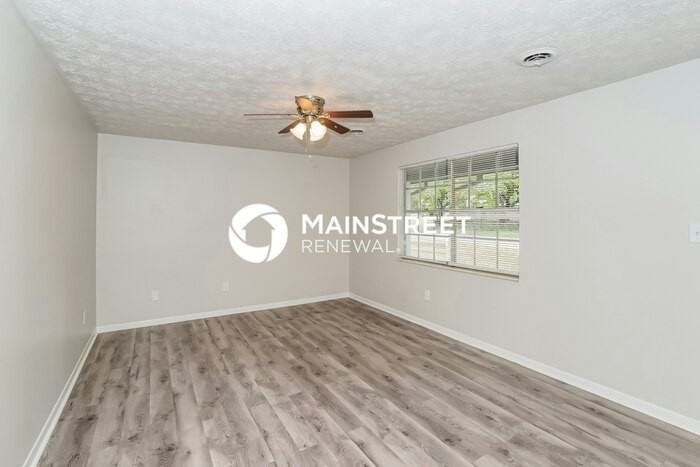 6540 W Garwood Cir - Photo 4 of 17