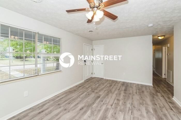 6540 W Garwood Cir - Photo 5 of 17