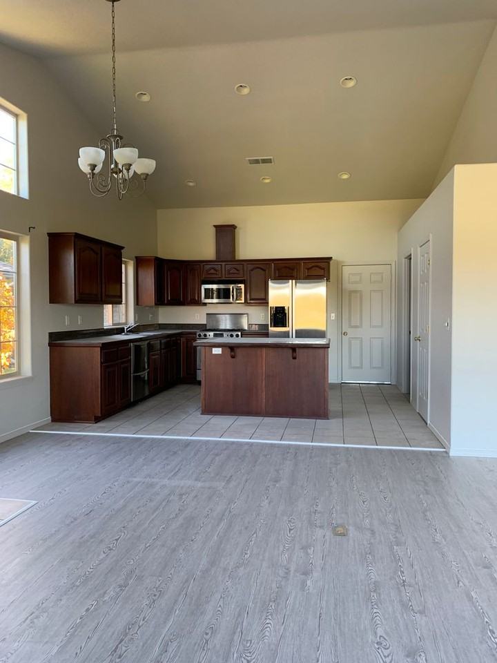 925 Hanks St - Photo 2 of 11