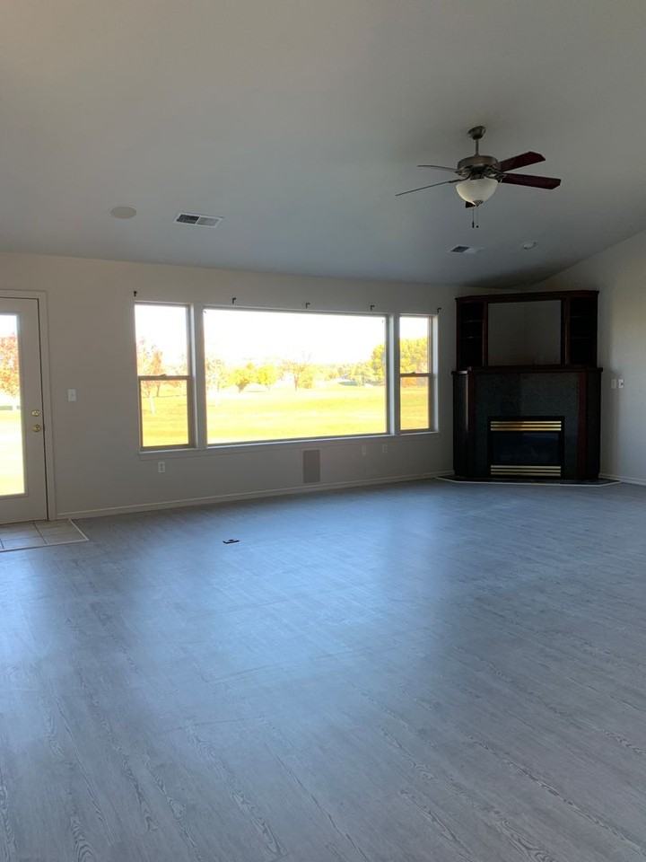 925 Hanks St - Photo 4 of 11
