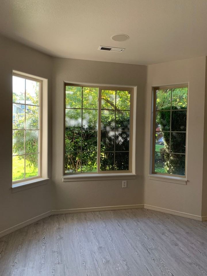 925 Hanks St - Photo 5 of 11