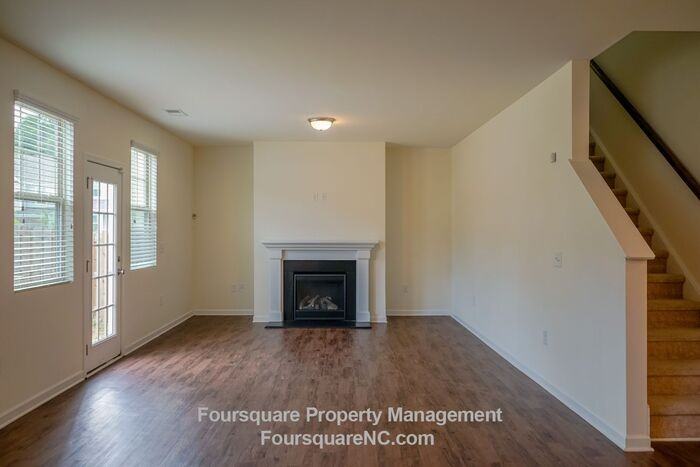 104 Peninsula Ct - Photo 5 of 31