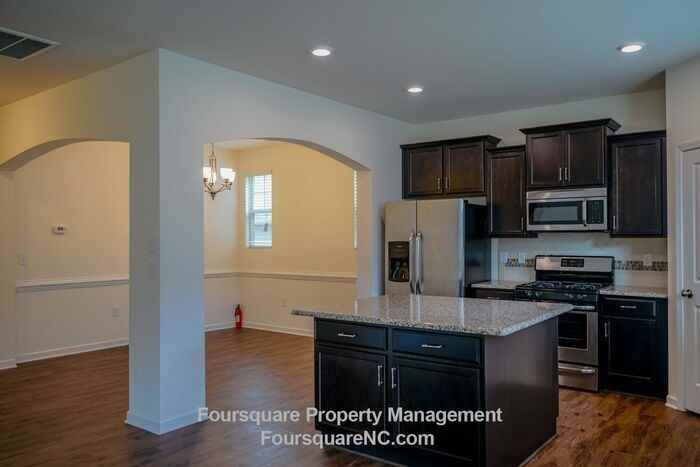 104 Peninsula Ct - Photo 7 of 31