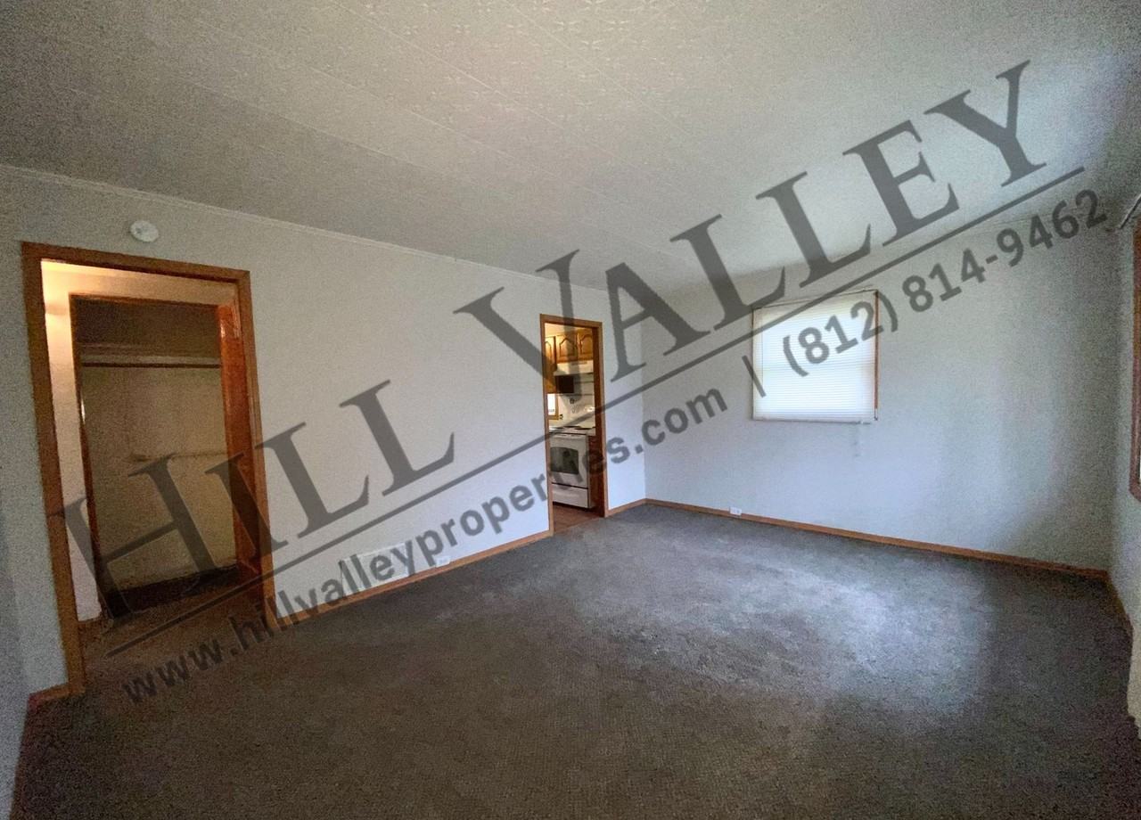 2304 S 10th 1/2 St - Photo 3 of 15