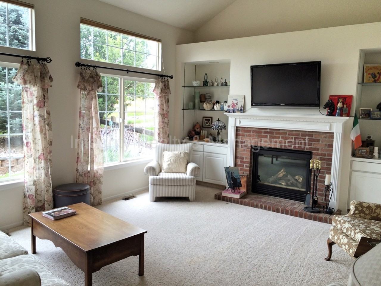 10088 Darwin Ln - Photo 2 of 24
