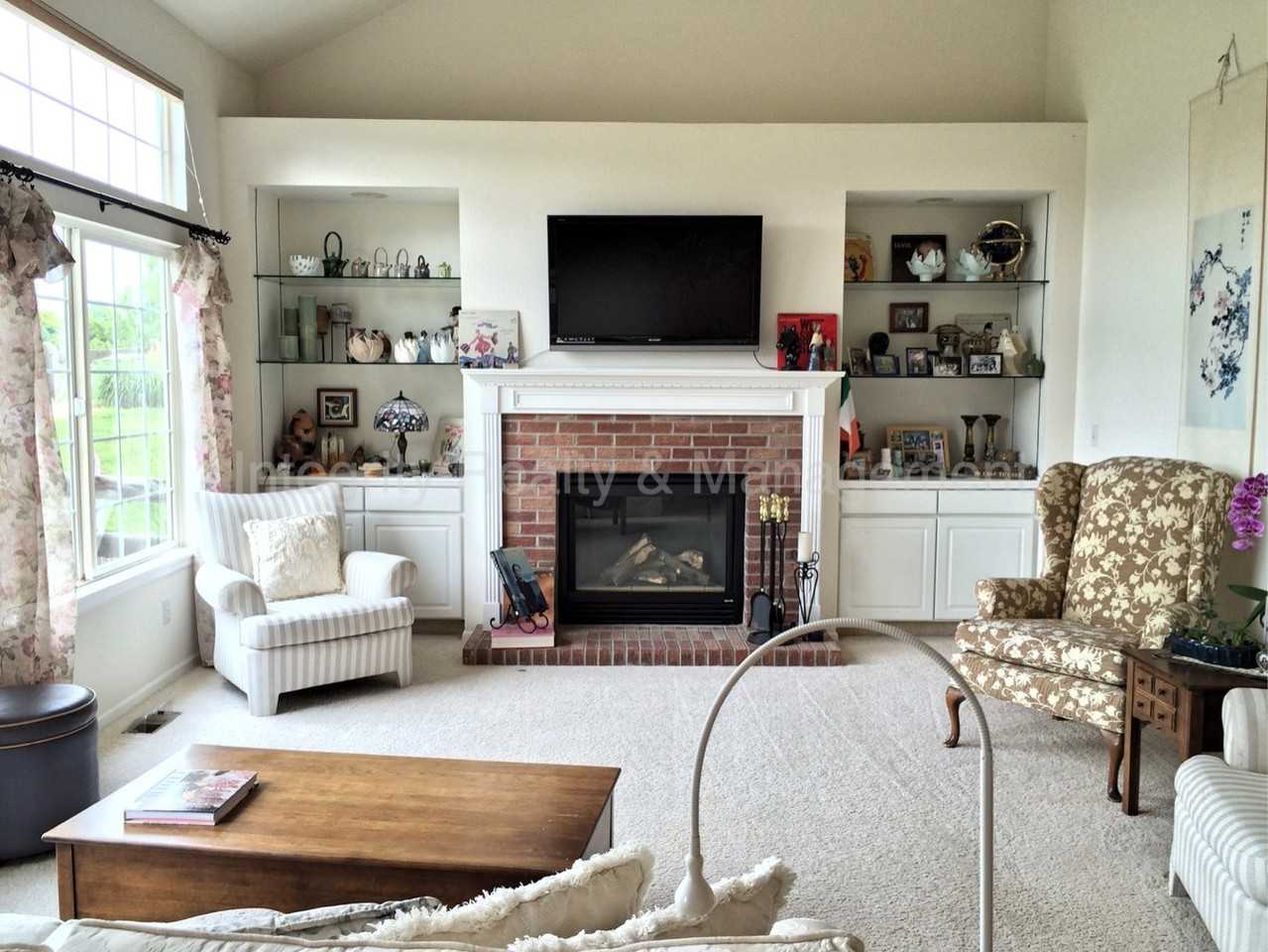 10088 Darwin Ln - Photo 4 of 24