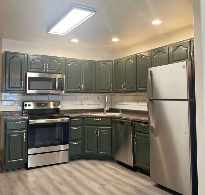 615 4th Ave #02 - Photo 7 of 18