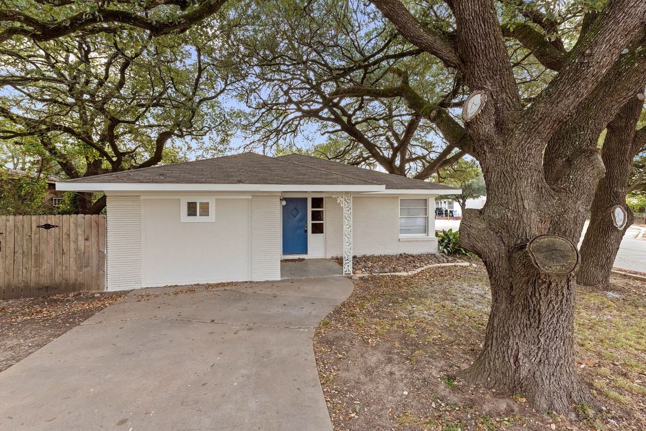 206 George Bush Dr - Photo 3 of 16