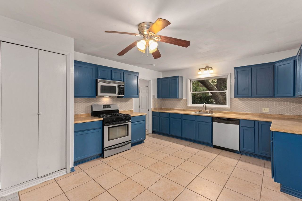 206 George Bush Dr - Photo 6 of 16