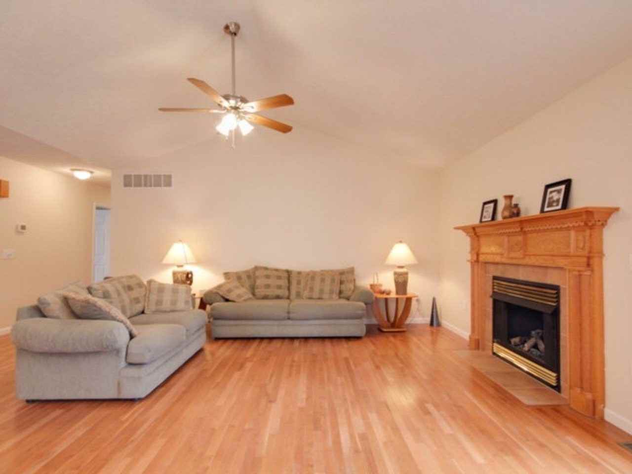 920 Confederacy Dr - Photo 2 of 14
