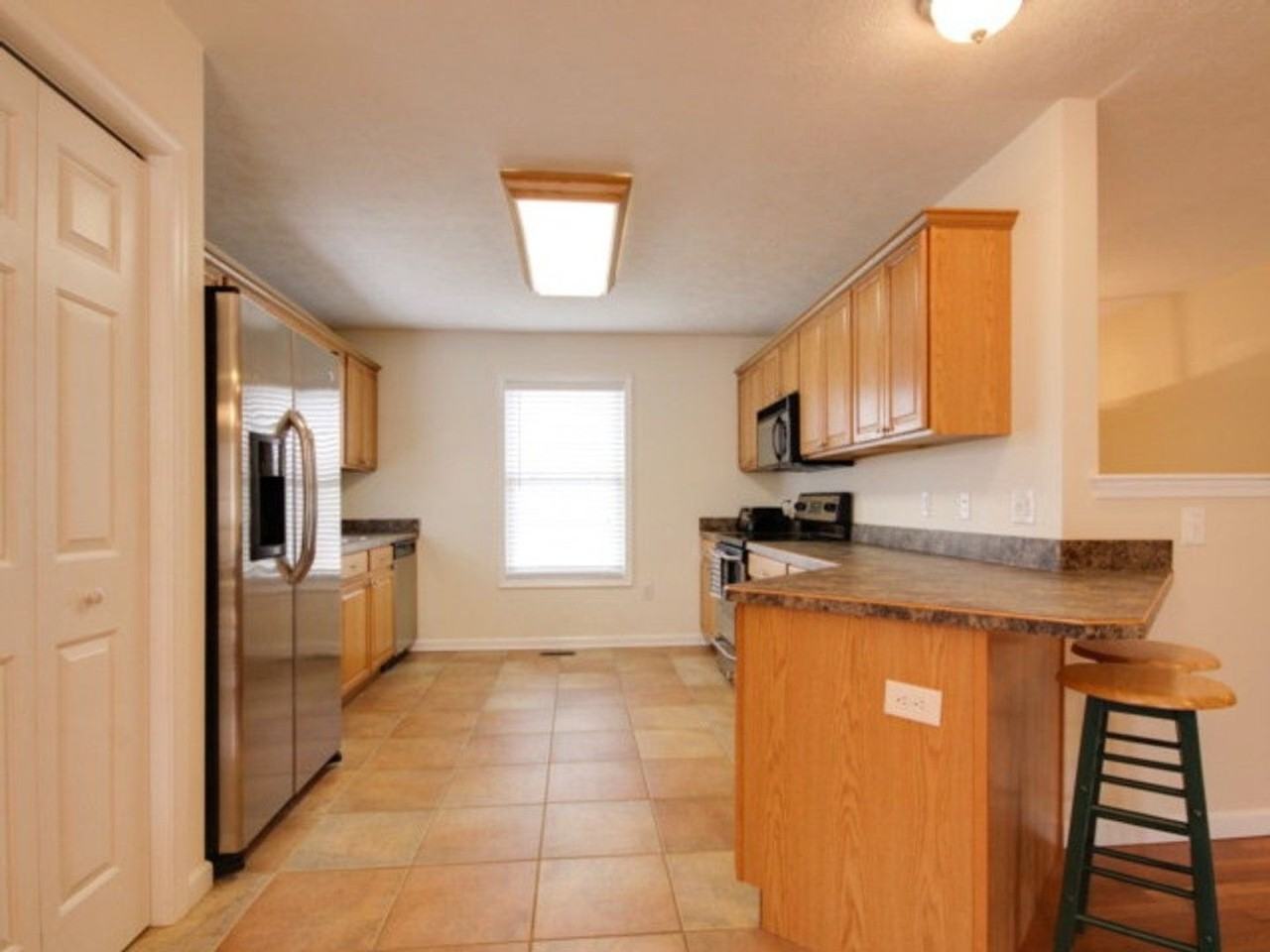 920 Confederacy Dr - Photo 3 of 14