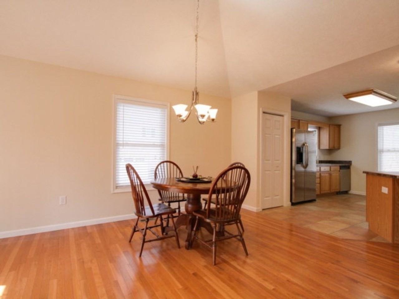 920 Confederacy Dr - Photo 4 of 14