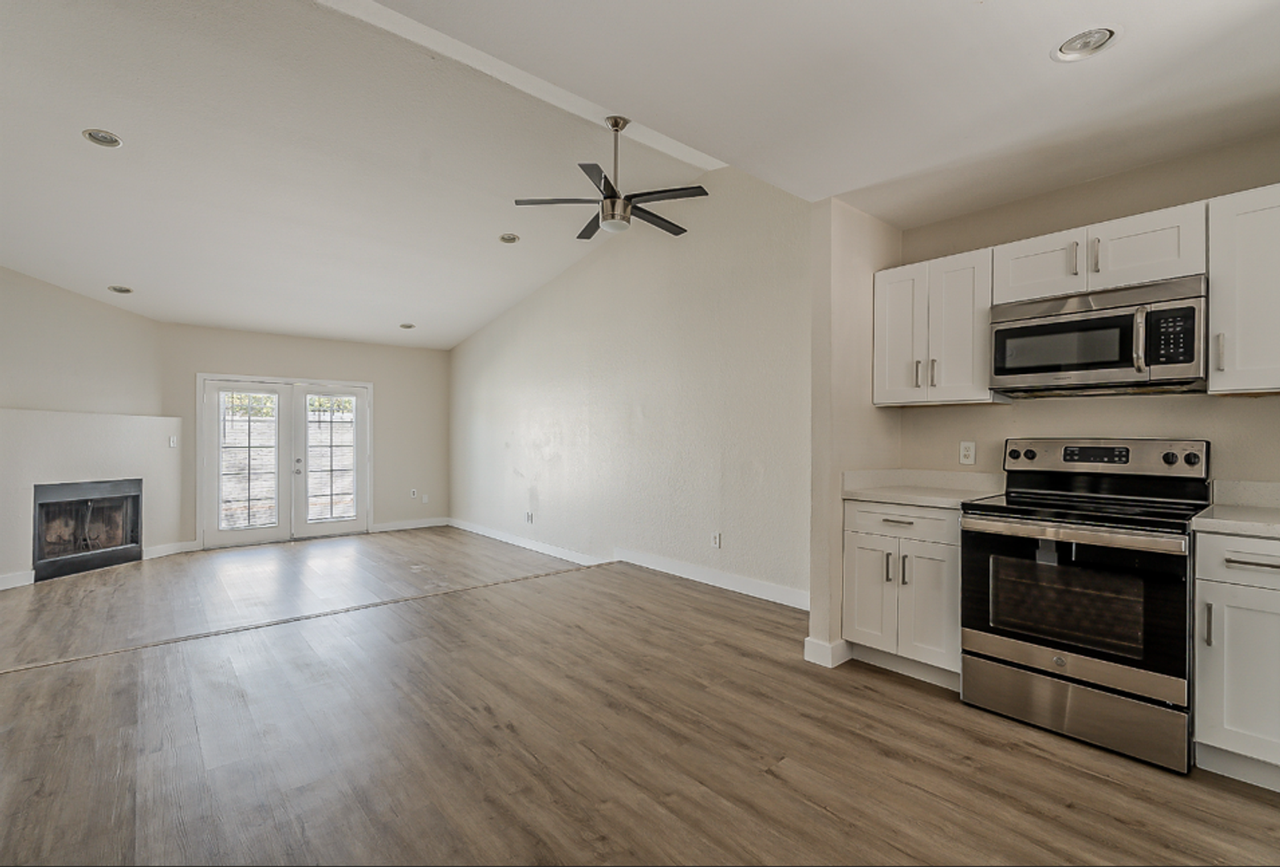 3041 N 24th Ln - Photo 2 of 13