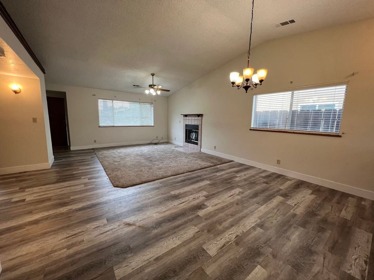 1656 E North Way - Photo 3 of 8