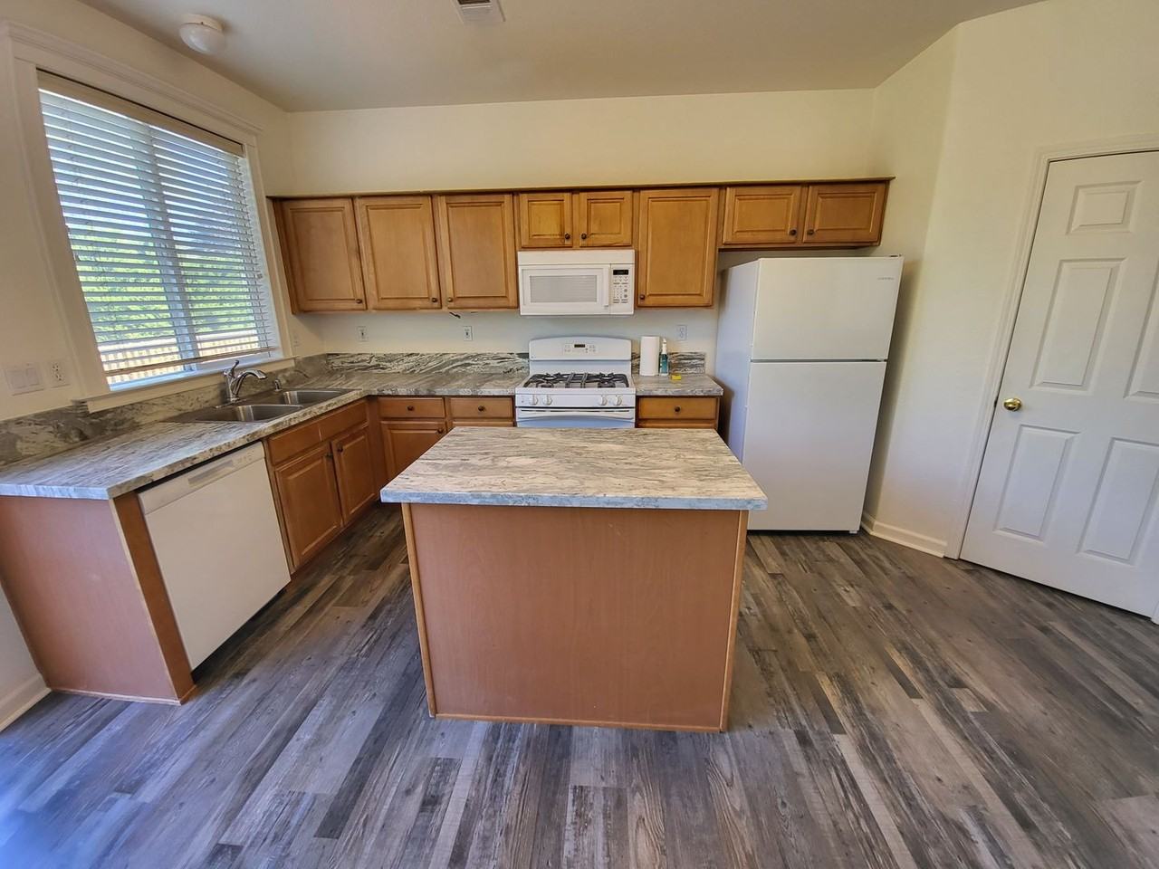 396 Royal Troon Dr - Photo 5 of 10